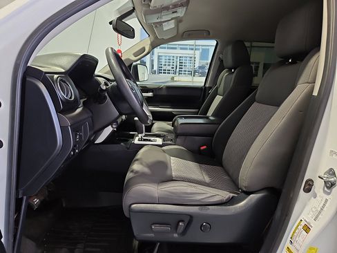 Used 2017 Toyota Tundra SR5 w/ SR5 Upgrade Package image 10