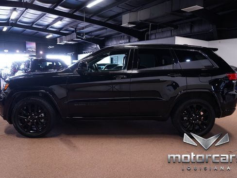 Used 2019 Jeep Grand Cherokee Altitude RWD image 4