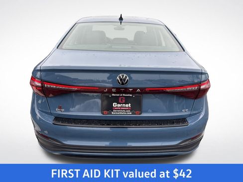 Certified 2025 Volkswagen Jetta SE w/ Sunroof Package image 4
