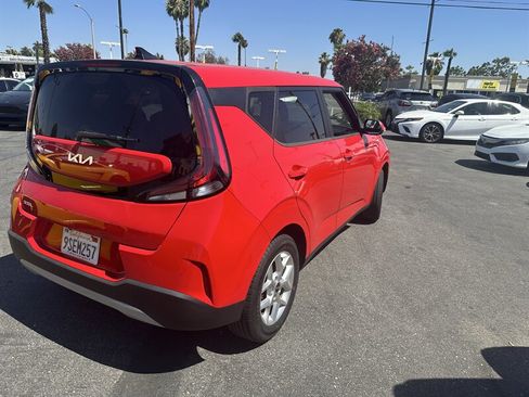Used 2023 Kia Soul LX w/ LX Technology Package FWD image 6