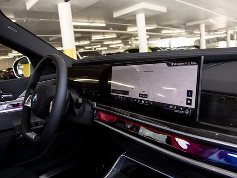 New 2025 BMW i7 xDrive60 image 30