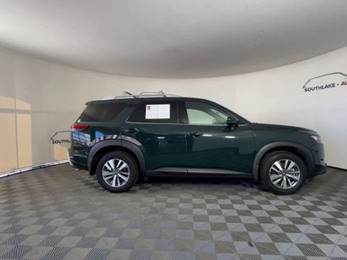 Certified 2025 Nissan Pathfinder SL w/ Cargo Package AWD/4WD image 9