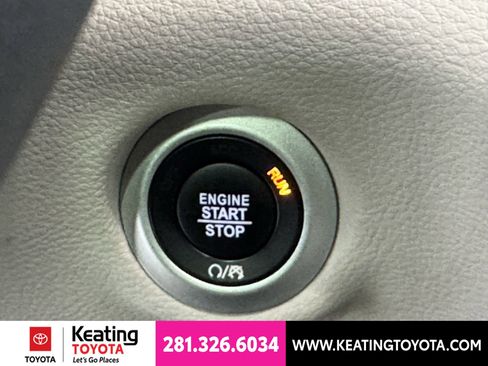 Used 2023 Chrysler Pacifica Limited FWD image 30