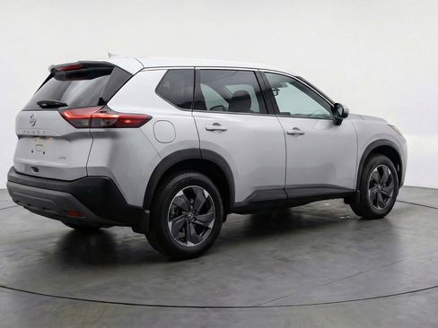 Used 2025 Nissan Rogue SV AWD/4WD image 9