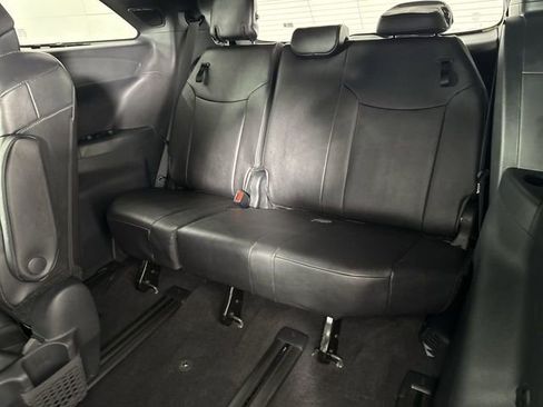 Used 2025 Toyota Sienna Platinum image 24