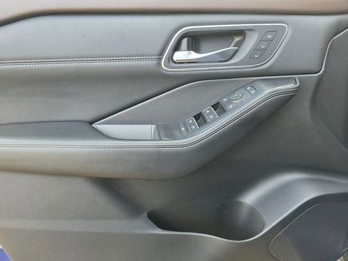 Used 2022 Nissan Rogue Platinum w/ Head-Up Display Package image 17