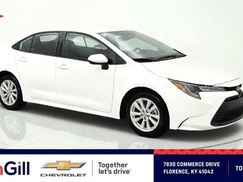 Used 2024 Toyota Corolla LE w/ LE Convenience Package FWD image 1