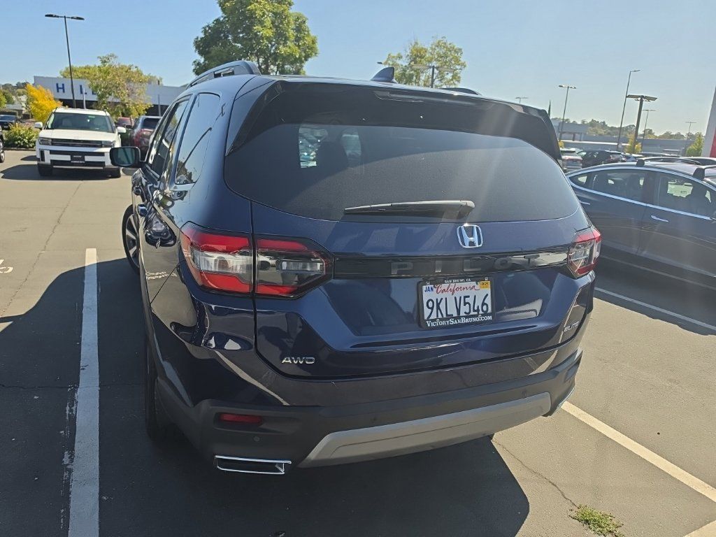 Used 2024 Honda Pilot Elite image 2
