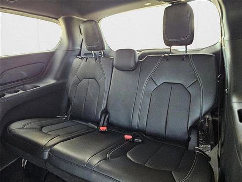New 2025 Chrysler Pacifica Select w/ Fav Edition Package image 15