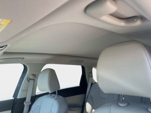 Certified 2025 Kia Sorento S w/ Panoramic Sunroof Package FWD image 10