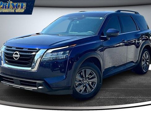 Used 2022 Nissan Pathfinder SV image 1