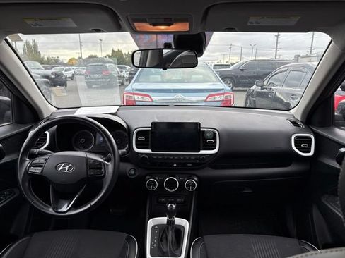 Used 2022 Hyundai Venue Limited FWD image 15