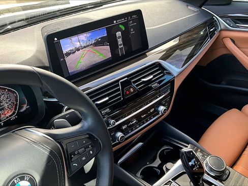 Used 2023 BMW 530i w/ Convenience Package image 32
