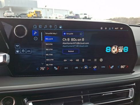 Used 2025 Chevrolet Traverse LT image 17