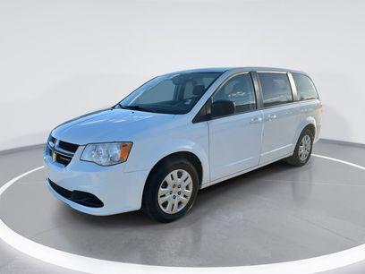 Used 2018 Dodge Grand Caravan SE w/ UConnect Hands-Free Group