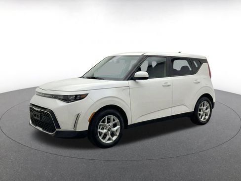 Used 2025 Kia Soul LX w/ LX Technology Package FWD image 3