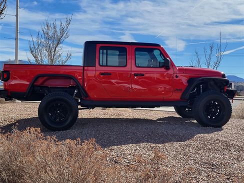 Used 2021 Jeep Gladiator Sport image 4