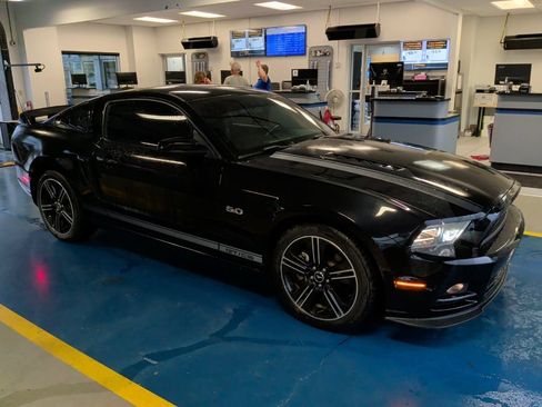 Used 2013 Ford Mustang GT Premium w/ Electronics Pkg RWD image 2
