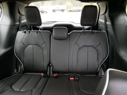 New 2026 Chrysler Pacifica Limited w/ S Appearance Package image 8