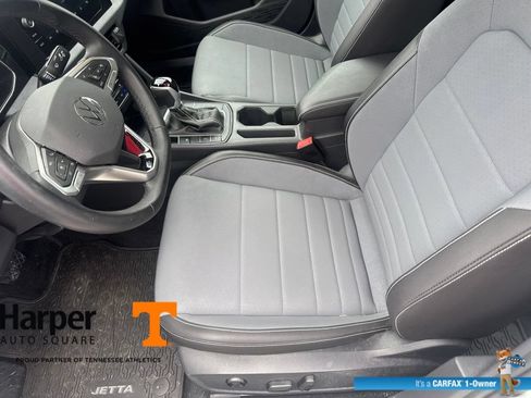 Used 2025 Volkswagen Jetta SE w/ Sunroof Package FWD image 13