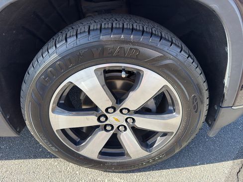 Used 2020 Chevrolet Traverse LT w/ LT Premium Package image 37