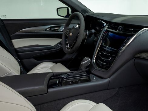 Used 2019 Cadillac CTS V w/ Carbon Fiber Package image 33