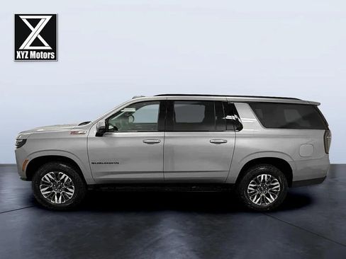 Used 2025 Chevrolet Suburban Z71 w/ Comfort Package image 3