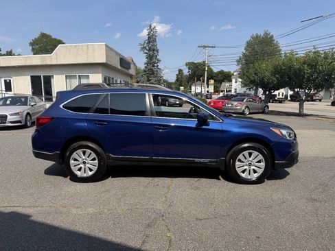 Used 2017 Subaru Outback 2.5i Premium AWD/4WD image 9