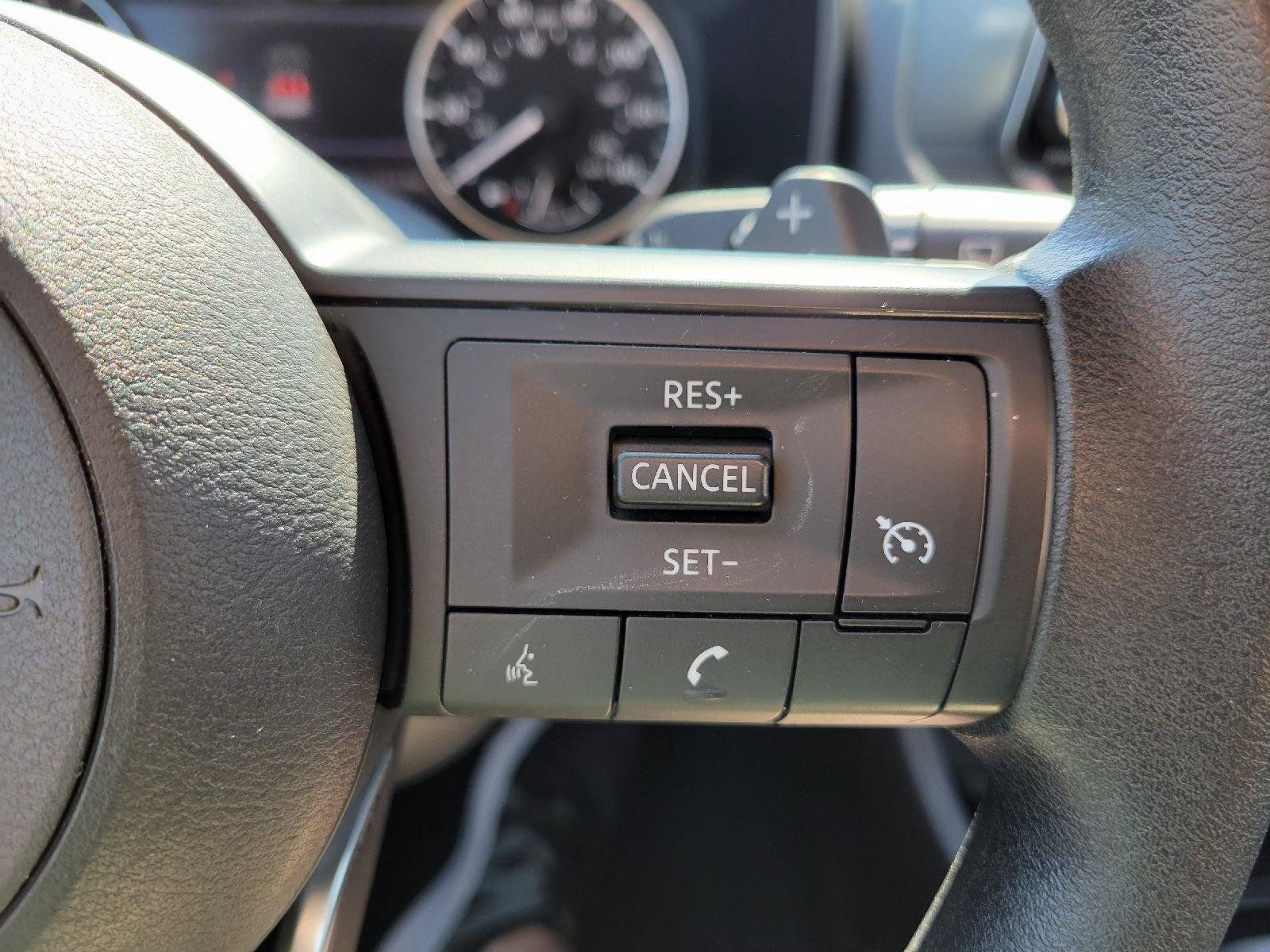 Used 2024 Nissan Rogue S AWD/4WD image 17