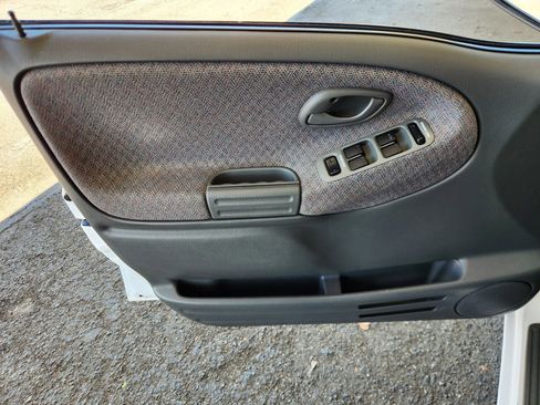 Used 2002 Chevrolet Tracker 4WD w/ Preferred Equipment Group image 12