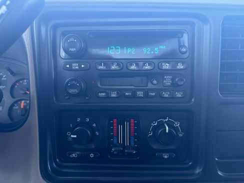 Used 2004 Chevrolet Silverado 1500 LS w/ Light Duty Power Package AWD/4WD image 23