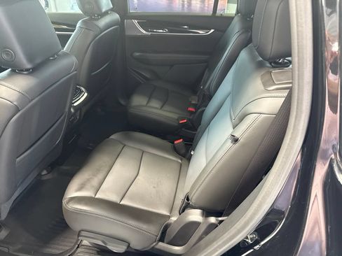 Used 2023 Cadillac XT6 Premium Luxury w/ Technology Package FWD image 11