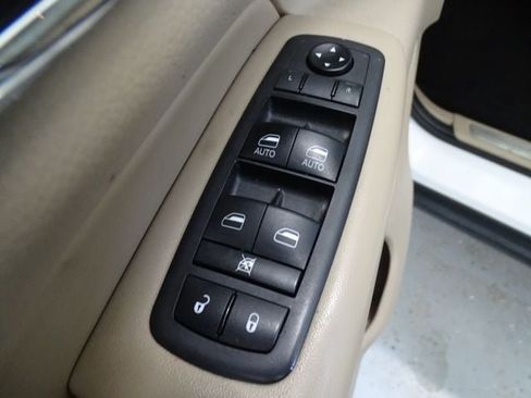Used 2019 Jeep Grand Cherokee Limited AWD/4WD image 10