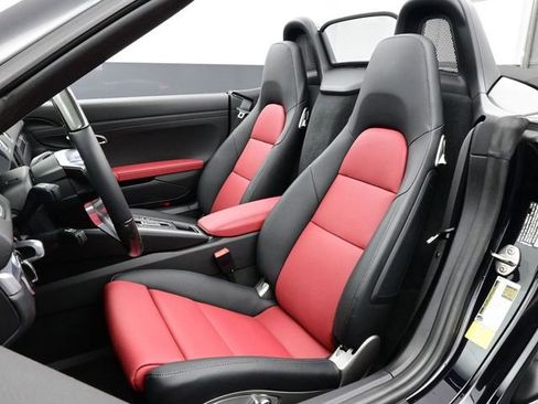Certified 2025 Porsche 718 Boxster S RWD image 5