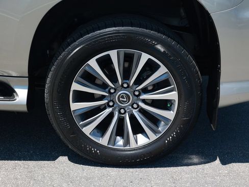 Used 2023 Lexus GX 460 Luxury w/ Off Road Package AWD/4WD image 10