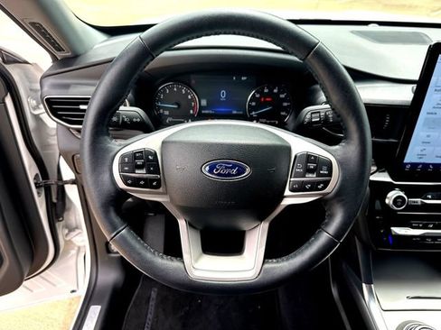Used 2023 Ford Explorer Limited w/ Limited Technology Package RWD image 11