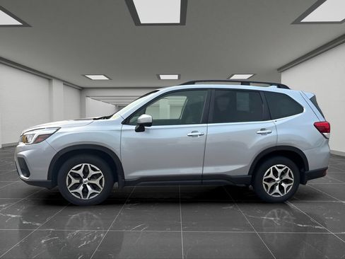 Used 2020 Subaru Forester Premium AWD/4WD image 9