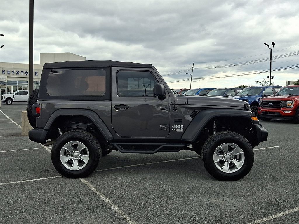 Used 2018 Jeep Wrangler Sport AWD/4WD image 7