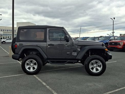 Used 2018 Jeep Wrangler Sport AWD/4WD image 7