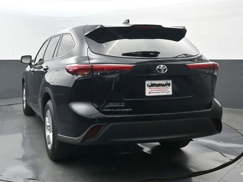 Used 2021 Toyota Highlander L FWD image 4