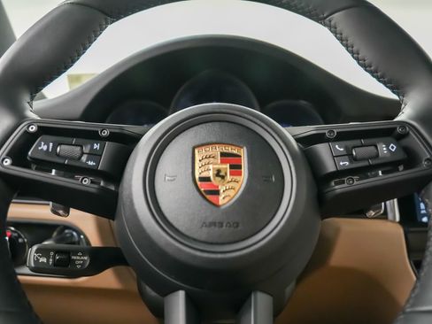 Certified 2025 Porsche Macan AWD/4WD image 27