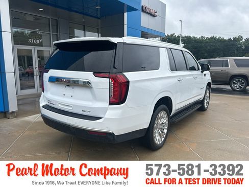Used 2024 GMC Yukon XL SLT w/ SLT Luxury Package AWD/4WD image 4