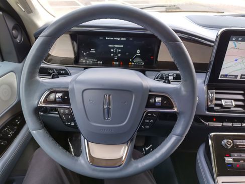 Used 2021 Lincoln Navigator Black Label w/ Cargo Convenience Package image 11