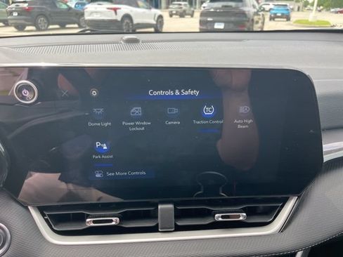 Used 2025 Chevrolet Equinox LT AWD/4WD image 27