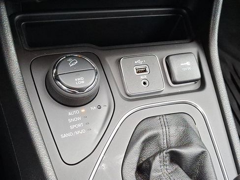 Used 2021 Jeep Cherokee Latitude Lux w/ Comfort/Convenience Group image 22