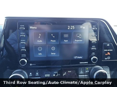 Used 2022 Toyota Highlander L image 19