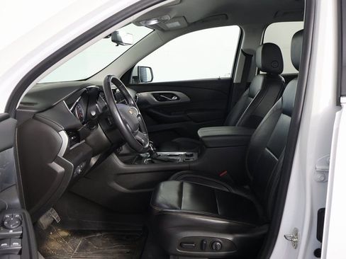 Used 2021 Chevrolet Traverse LT w/ LT Premium Package image 8