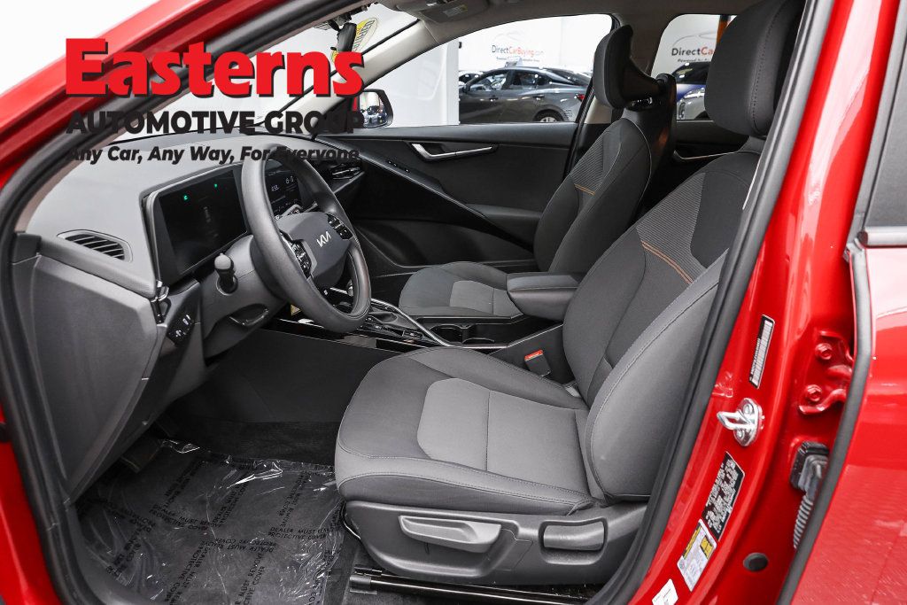 Used 2025 Kia Niro LX FWD image 15