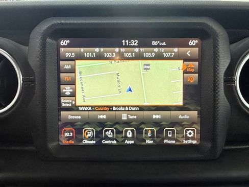 Used 2020 Jeep Gladiator Overland w/ Uconnect 4C Nav & Sound Group AWD/4WD image 21