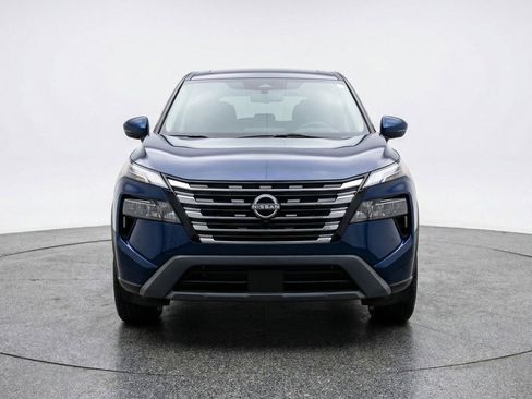 Used 2025 Nissan Rogue SV AWD/4WD image 2